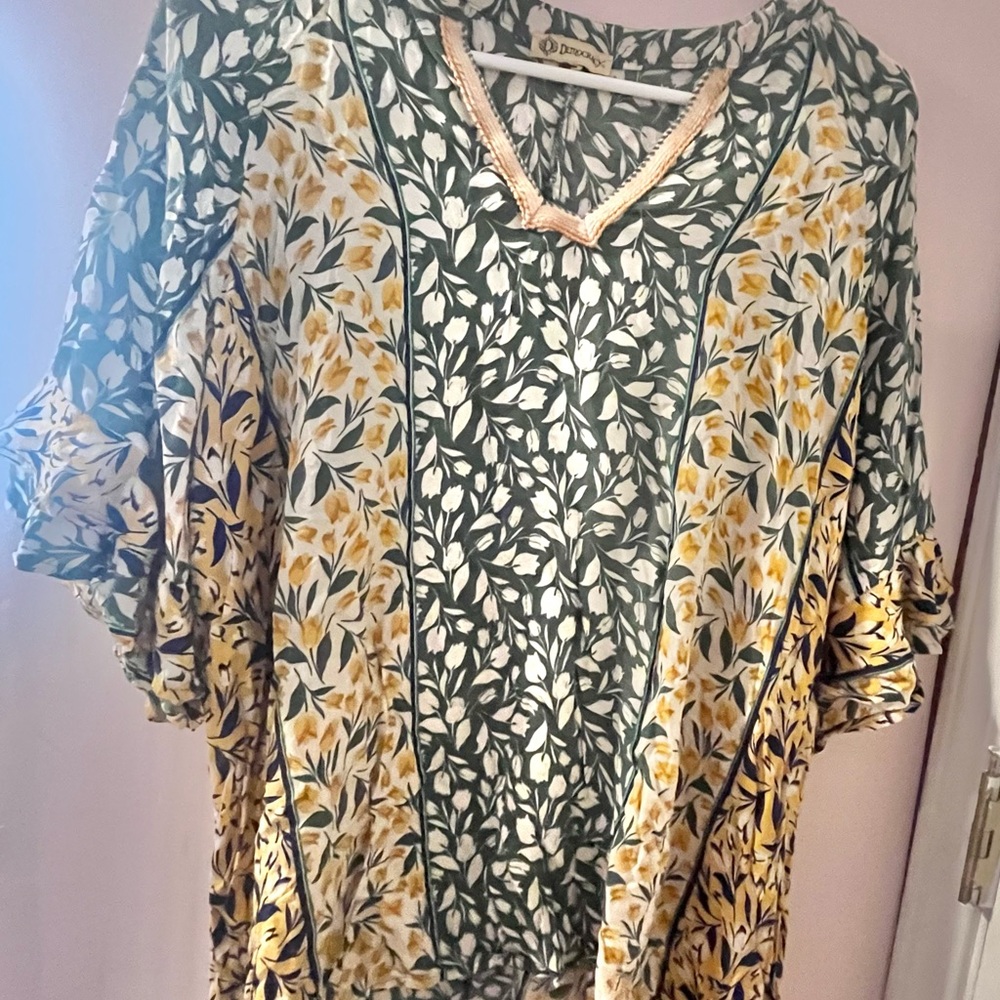 Democracy Top

• boho
• flowy
• floral